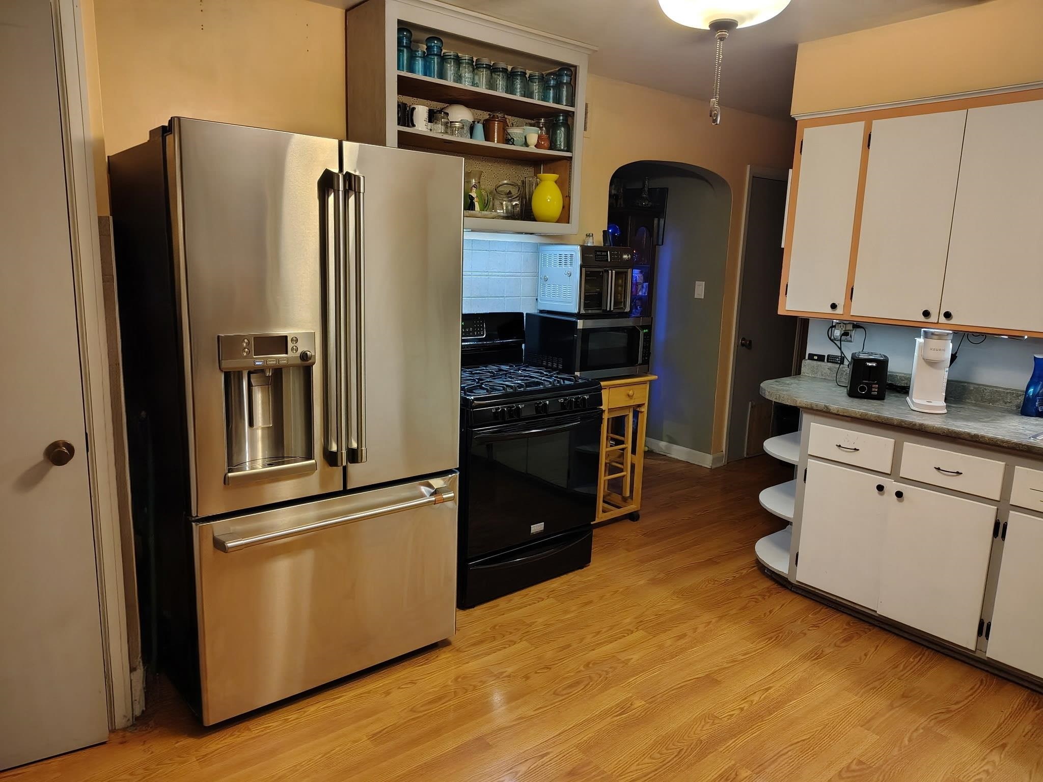 South Milwaukee, Wisconsin 53172, United States, 2 Bedrooms Bedrooms, ,1 BathroomBathrooms,Residential,Active,231477