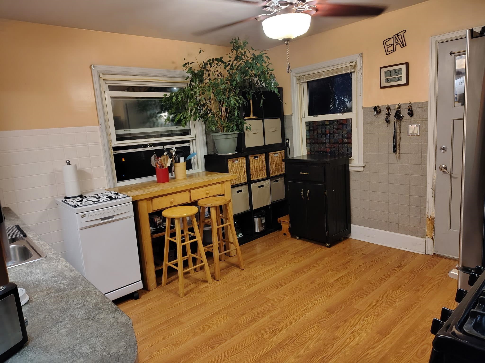 South Milwaukee, Wisconsin 53172, United States, 2 Bedrooms Bedrooms, ,1 BathroomBathrooms,Residential,Active,231477