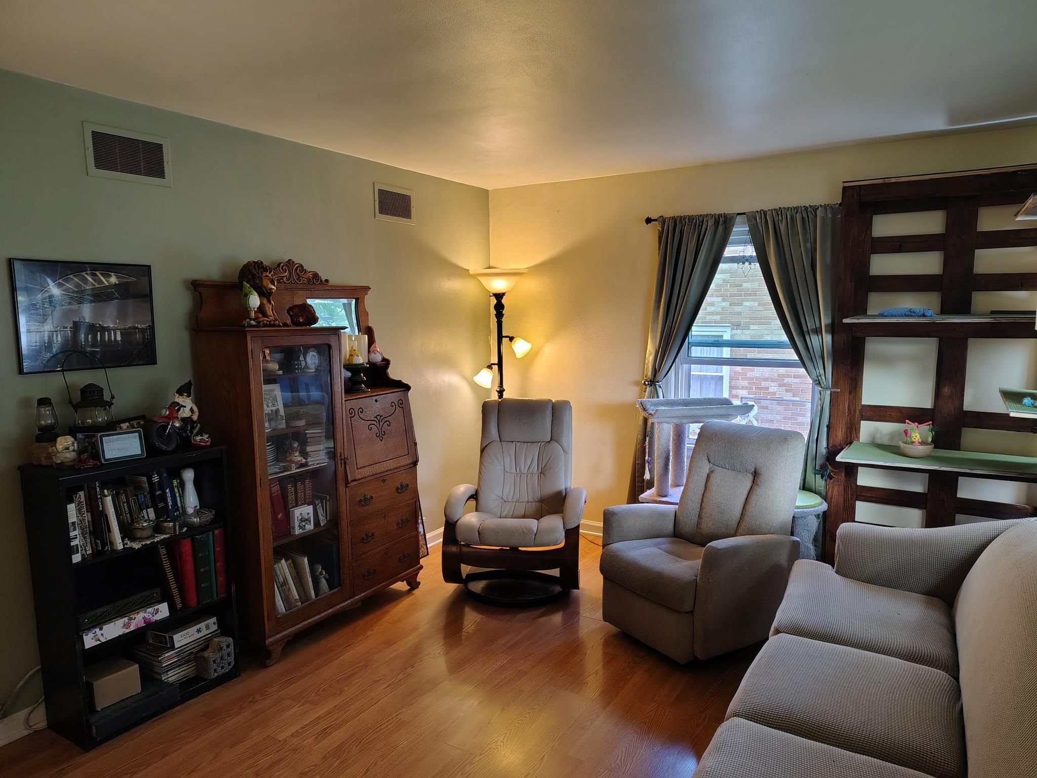 South Milwaukee, Wisconsin 53172, United States, 2 Bedrooms Bedrooms, ,1 BathroomBathrooms,Residential,Active,231477