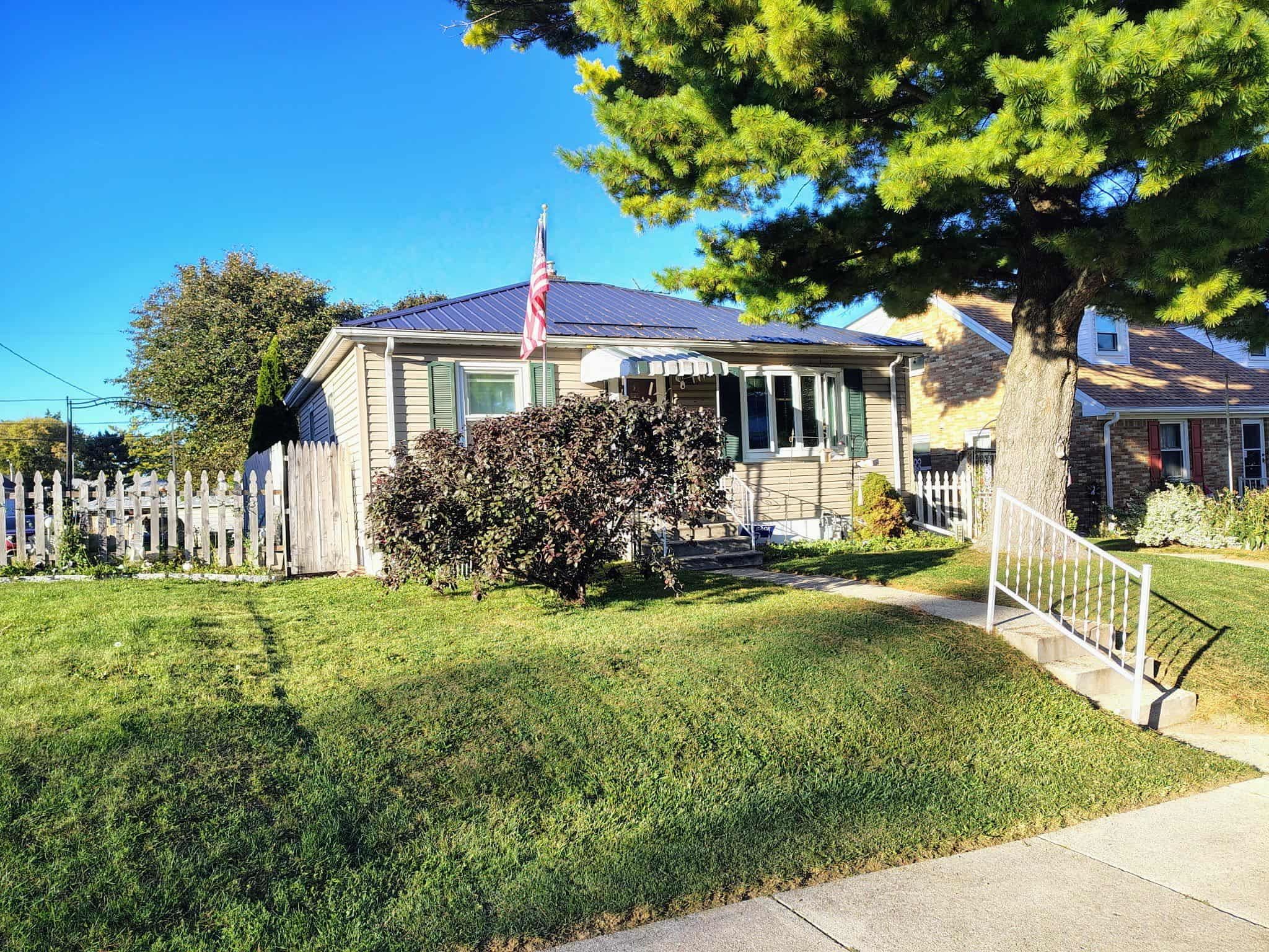 South Milwaukee, Wisconsin 53172, United States, 2 Bedrooms Bedrooms, ,1 BathroomBathrooms,Residential,Active,231477