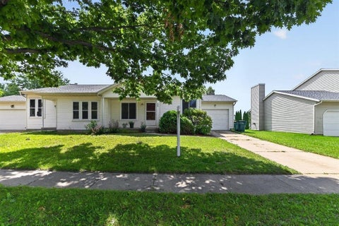 Photo of 208 W Clover Lane, Cottage Grove, WI 53527 (MLS # 2031543)