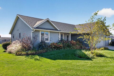 Photo of 617 Badger Drive, Evansville, WI 53536 (MLS # 2035076)