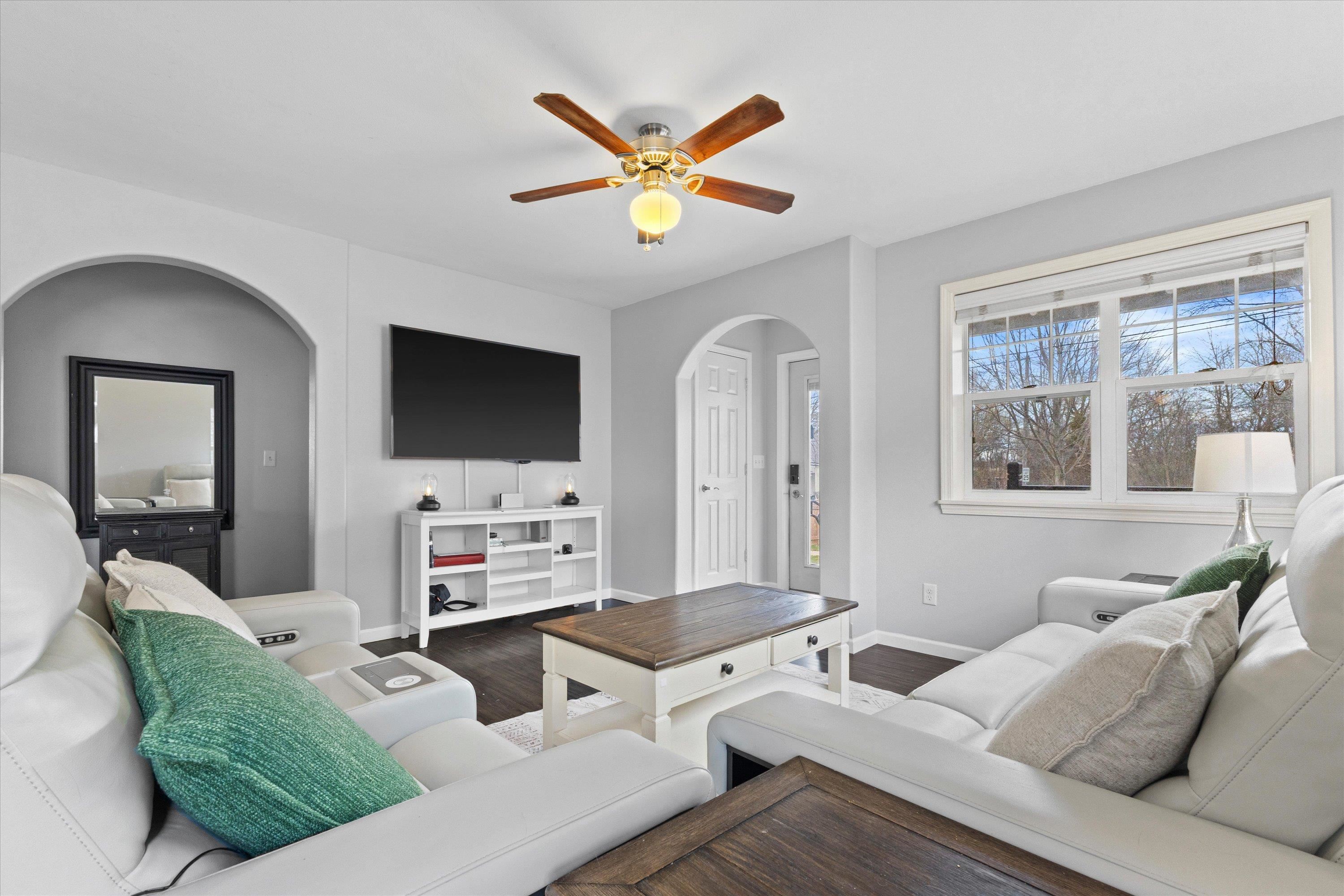 661/663 S Division Street