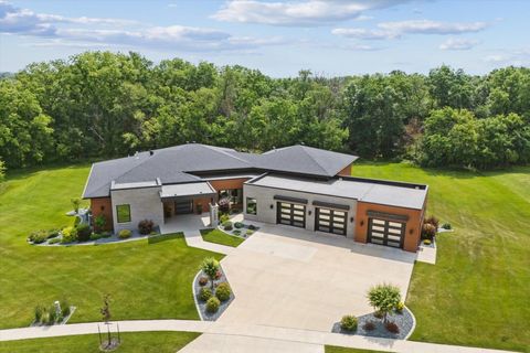 1258 Cherry Ridge Court Dubuque IA 52003