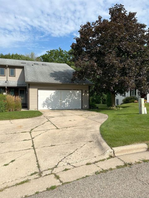Photo of 2664 Aberdeen Court 2664 #2664, Fitchburg, WI 53711 (MLS # 2023411)