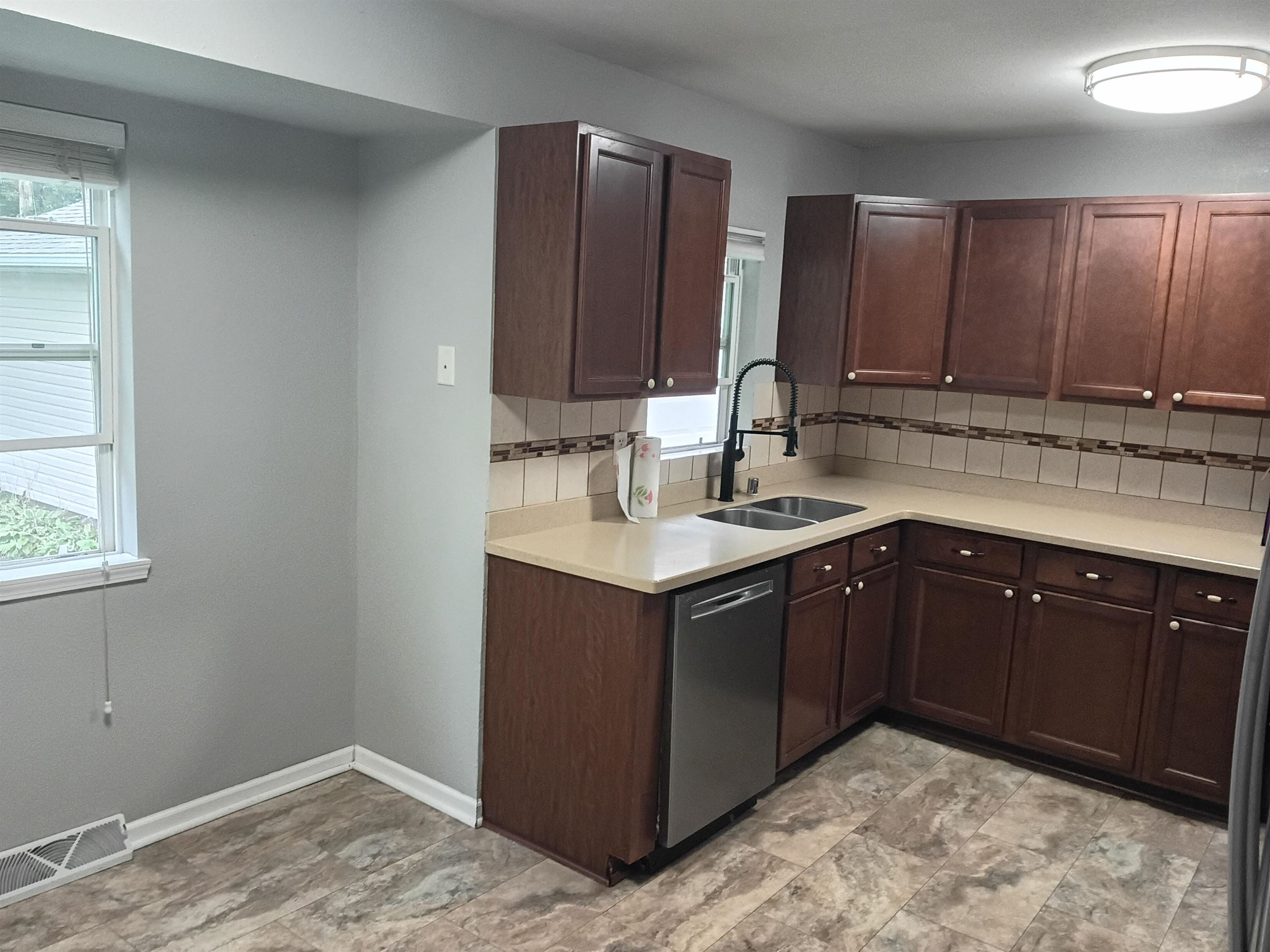 2312 Skyline Drive - Photo 4