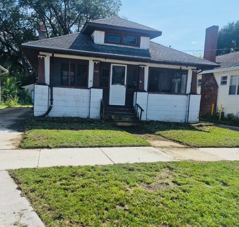 Photo of 828 Sherman Avenue, Janesville, WI 53545 (MLS # 2032081)