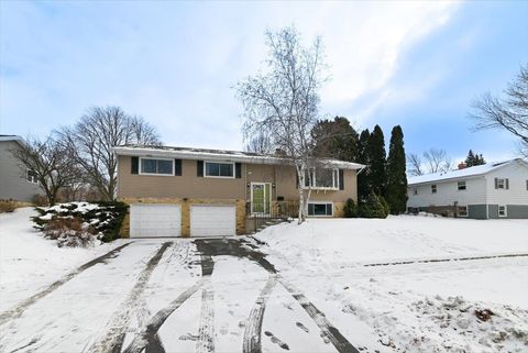 Photo of 21 Meadowlark Drive, Madison, WI 53714 (MLS # 2015464)