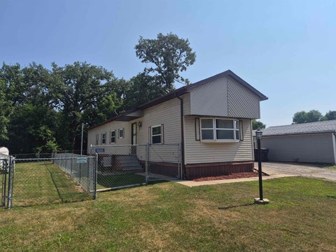 Photo of 125 Falling Creek Circle 125 #125, Janesville, WI 53548 (MLS # 2014558)