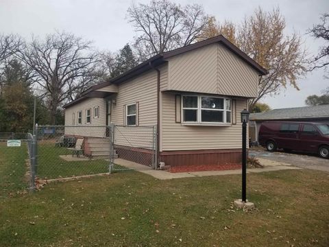 Photo of 125 Falling Creek Circle 125 #125, Janesville, WI 53548 (MLS # 2014558)