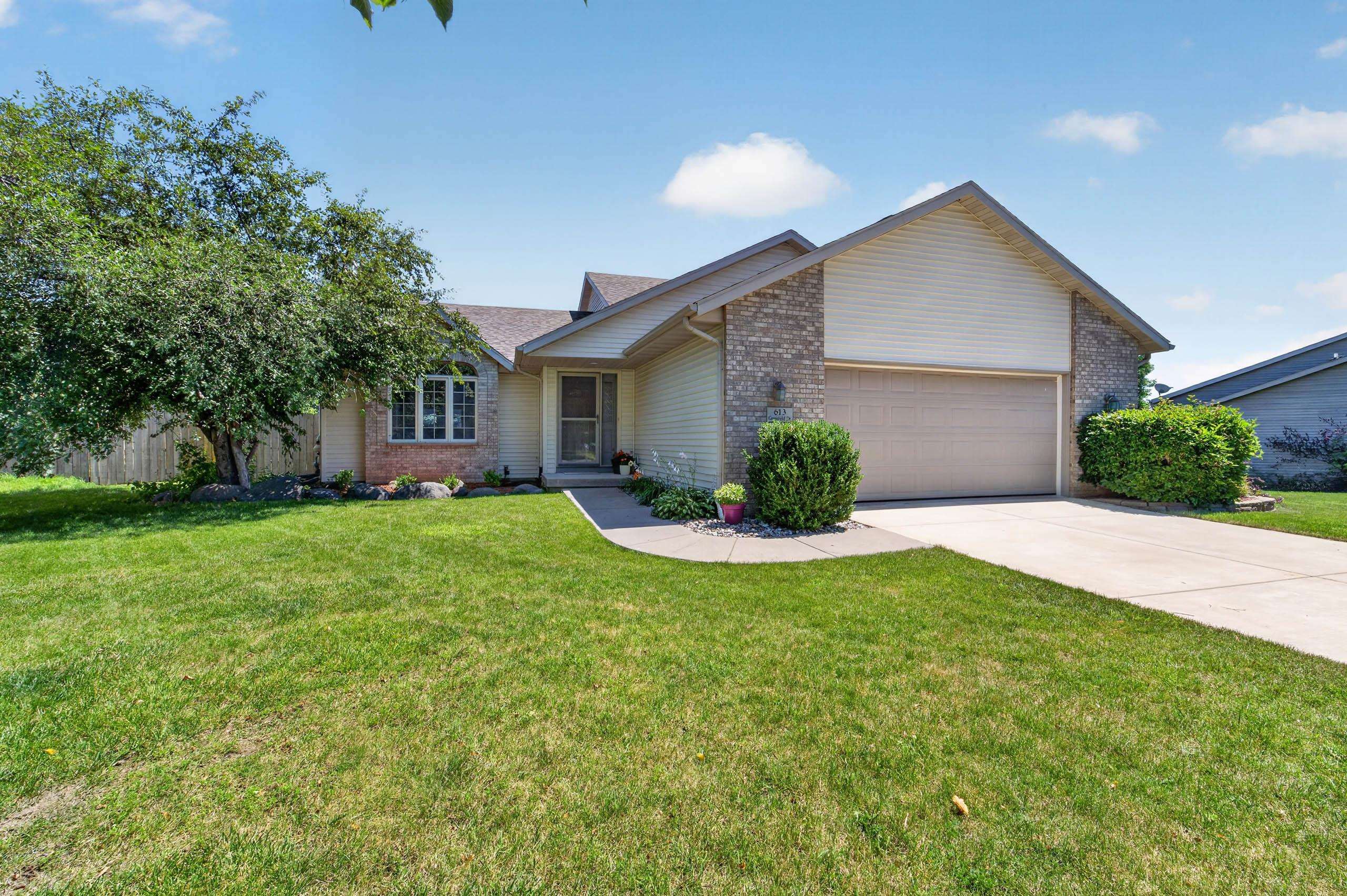 Photo 1 of 44 — 613 Greenfield Drive, DeForest, WI 53532