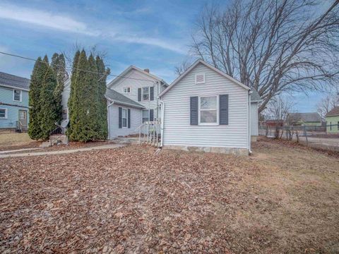 Photo of 25 W Franklin Street, Waupun, WI 53963 (MLS # 2013307)