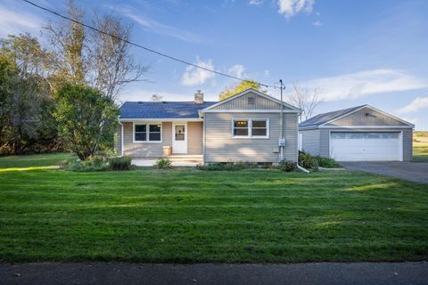 Photo of 41 E Royal Vale, Edgerton, WI 53534 (MLS # 2010615)