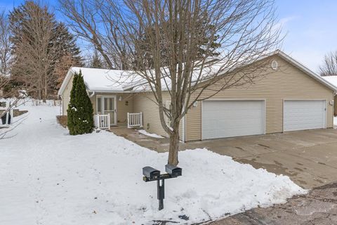 Photo of 1716 Hillcrest Drive, Baraboo, WI 53913 (MLS # 2013445)