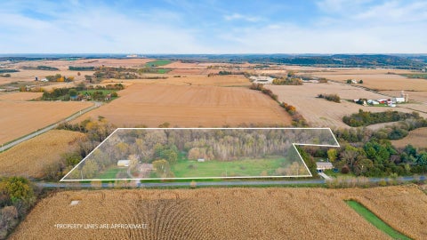 Photo of W10652 Shanks Road, Portage, WI 53901 (MLS # 2035035)