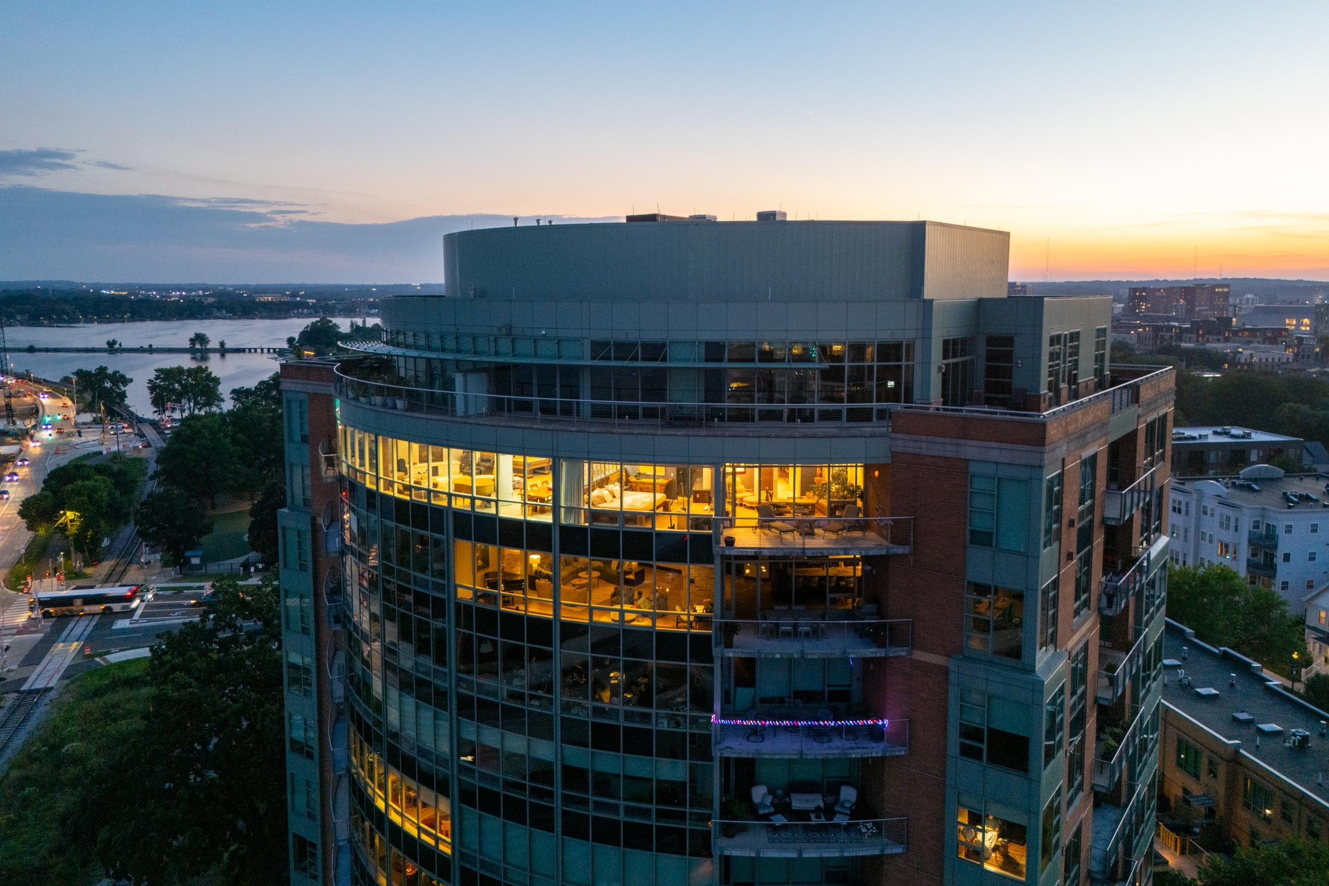 350 S Hamilton Street 1001