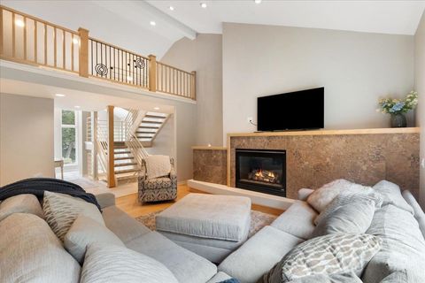 Photo of 1484 Ravenoaks Trail, Oregon, WI 53575 (MLS # 2014433)