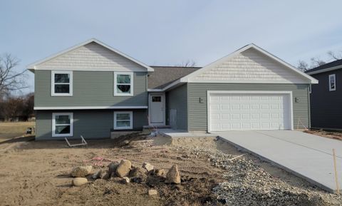 Photo of 11526 N Indian Summer Drive, Edgerton, WI 53534 (MLS # 2004301)