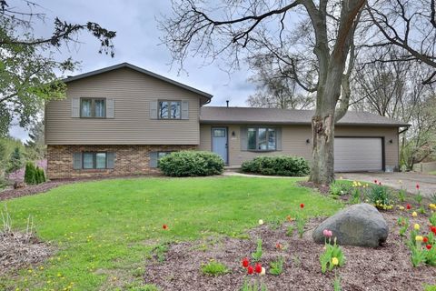 Photo of 2613 Cochise Trail, Fitchburg, WI 53711 (MLS # 2021662)