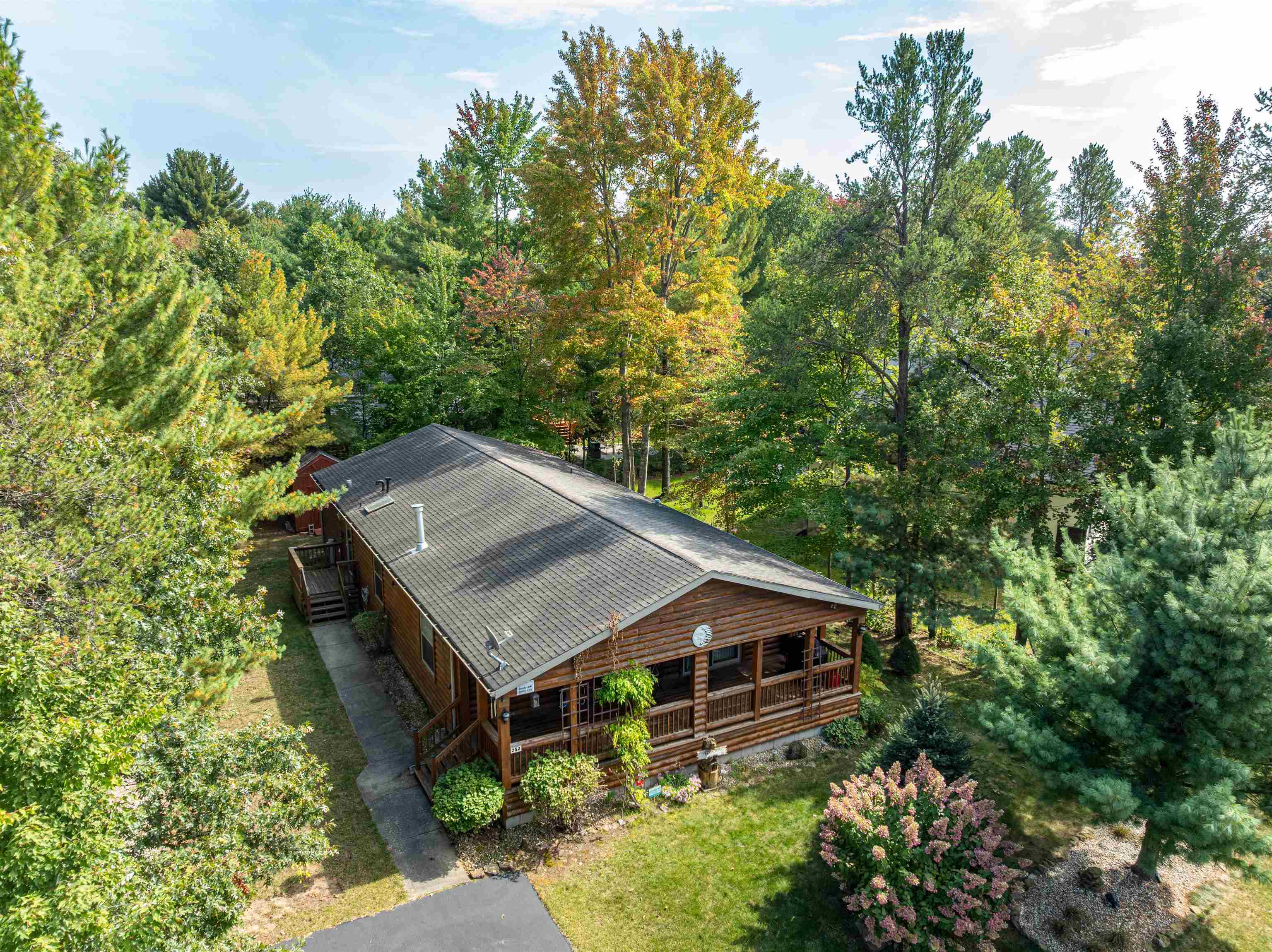 Wisconsin Dells, Wisconsin 53965, United States, 3 Bedrooms Bedrooms, ,2 BathroomsBathrooms,Residential,Active,215453