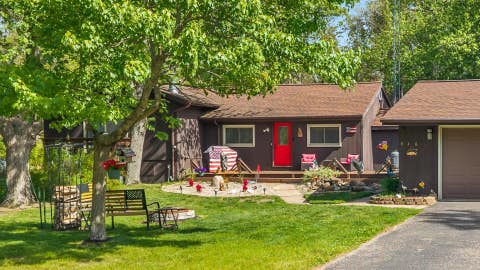 Photo of 946 Gale Drive, Wisconsin Dells, WI 53965 (MLS # 2027418)