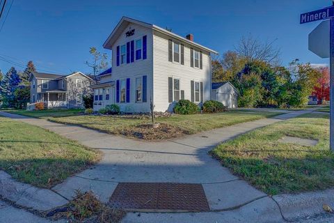 Photo of 1321 Mineral Point Avenue, Janesville, WI 53548 (MLS # 2011591)