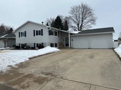 Photo of 608 BEEKMAN Street, Waupun, WI 53963 (MLS # 2014027)