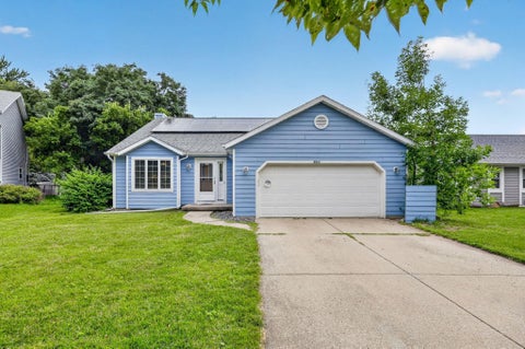 Photo of 7862 W Oakbrook Circle, Madison, WI 53717 (MLS # 2030272)