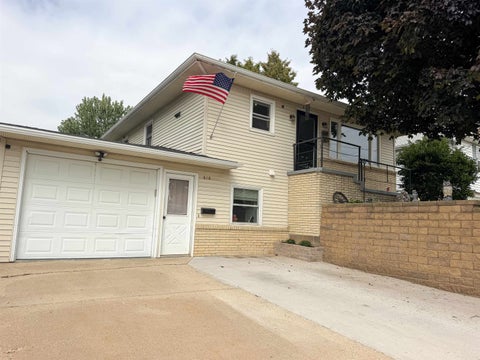 Photo of 610 S Chestnut Street, Platteville, WI 53818 (MLS # 2033374)