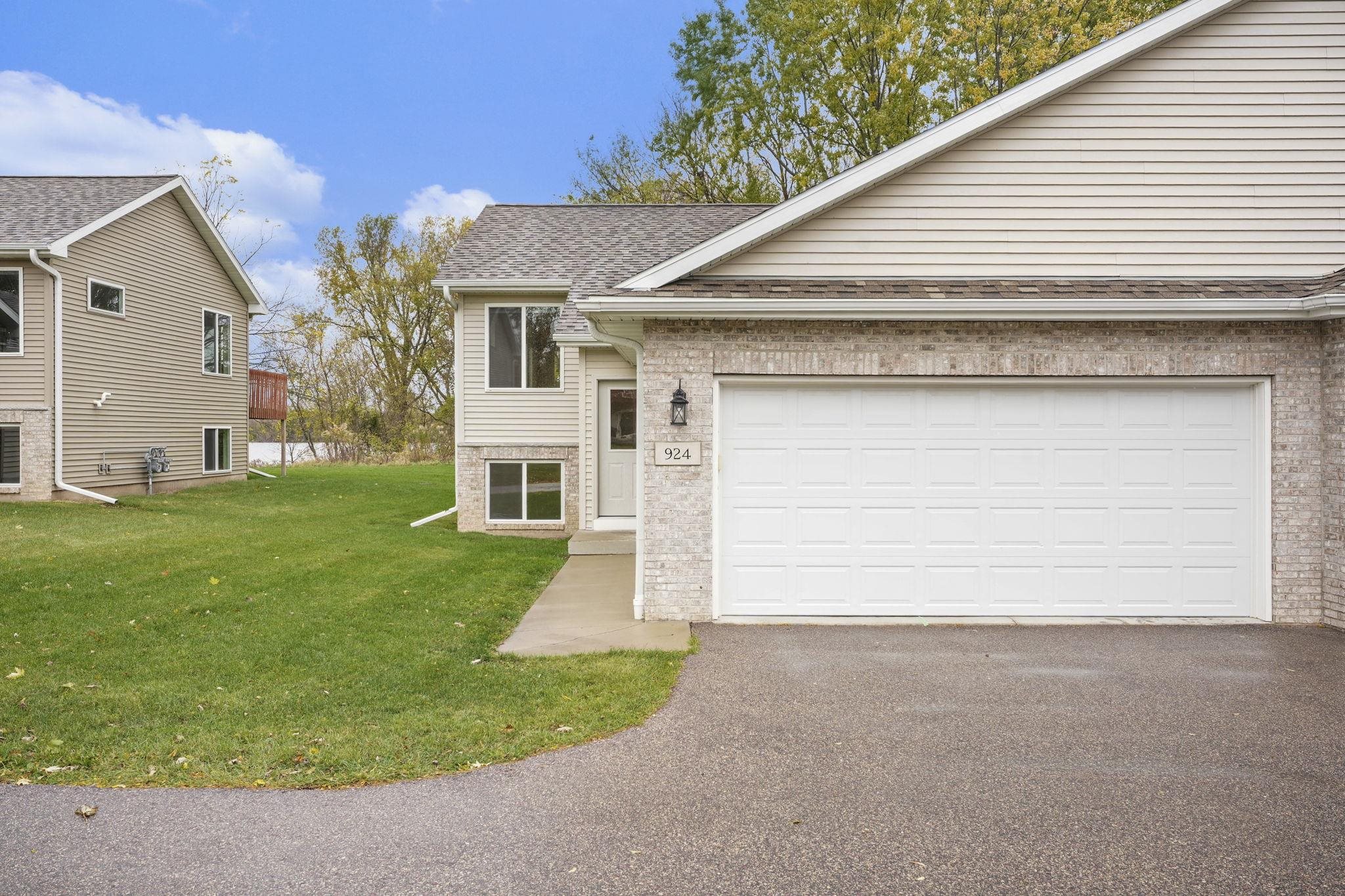 922-932 WATERS EDGE Court