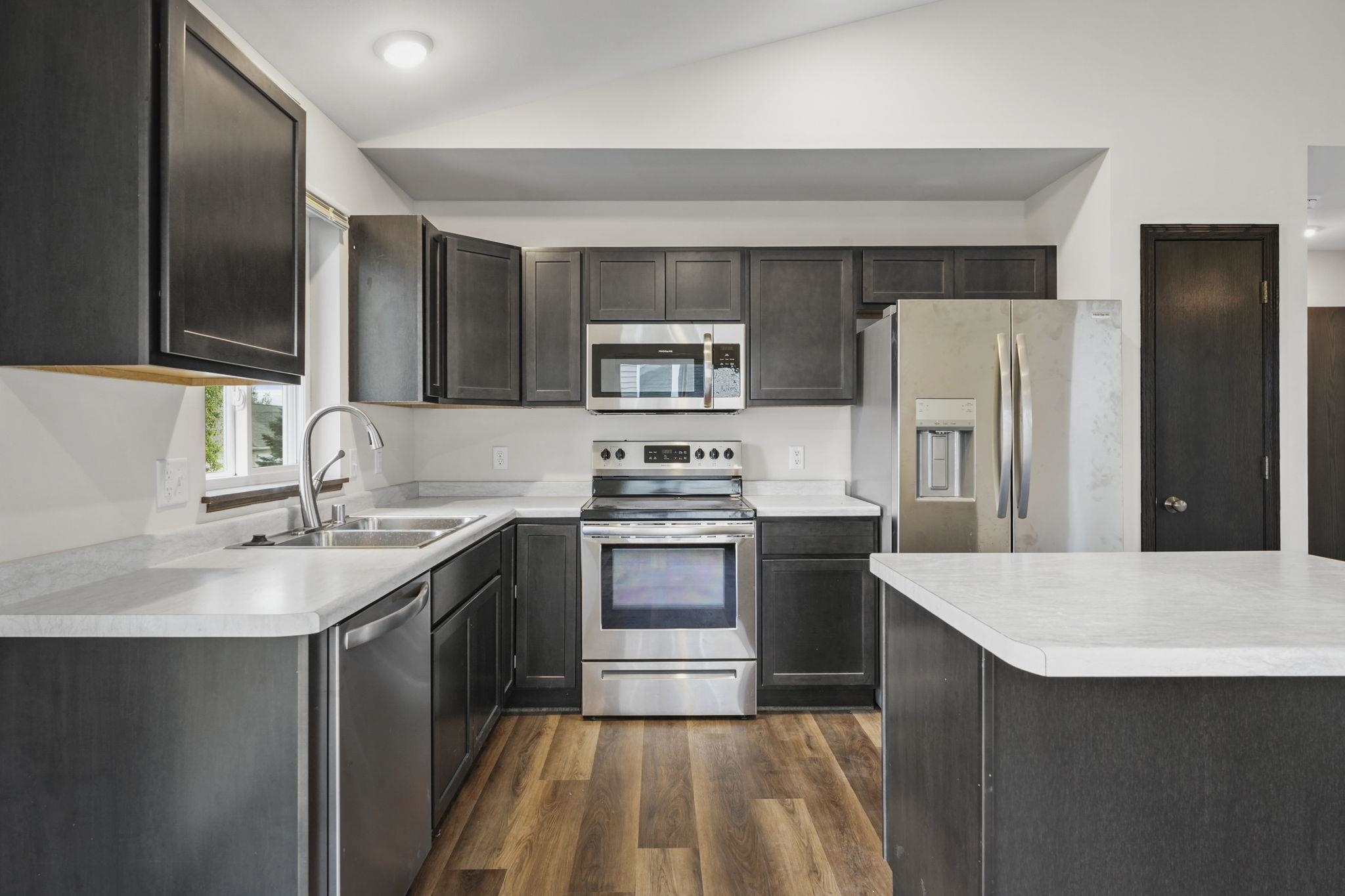 922-932 WATERS EDGE Court