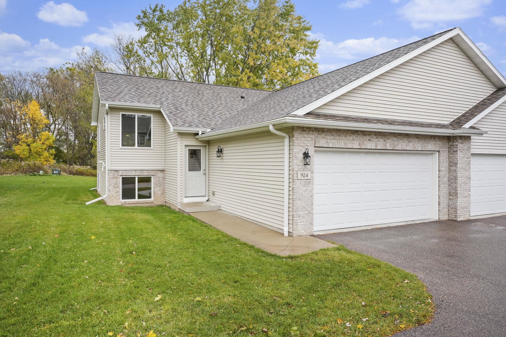922-932 WATERS EDGE Court