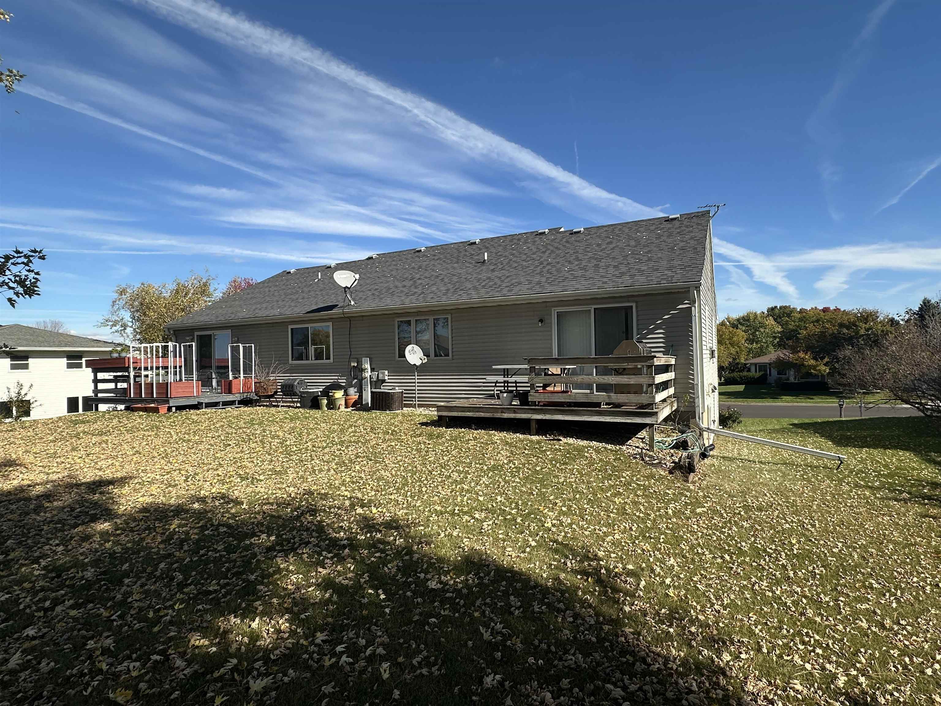 Stoughton, Wisconsin 53589, United States, 6 Bedrooms Bedrooms, ,4 BathroomsBathrooms,Residential,Active,233232