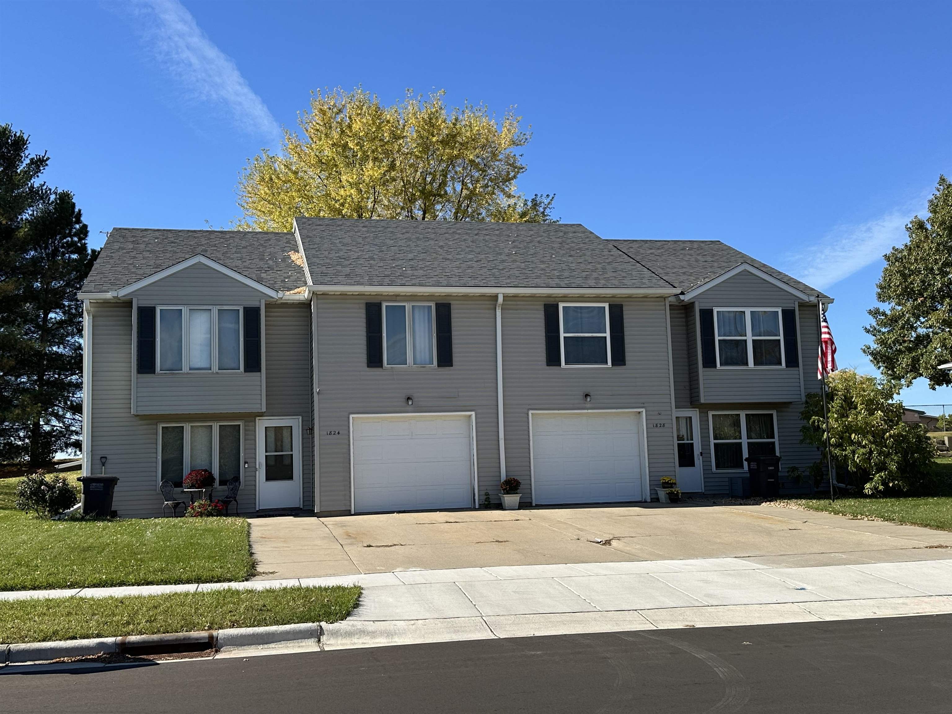 Stoughton, Wisconsin 53589, United States, 6 Bedrooms Bedrooms, ,4 BathroomsBathrooms,Residential,Active,233232