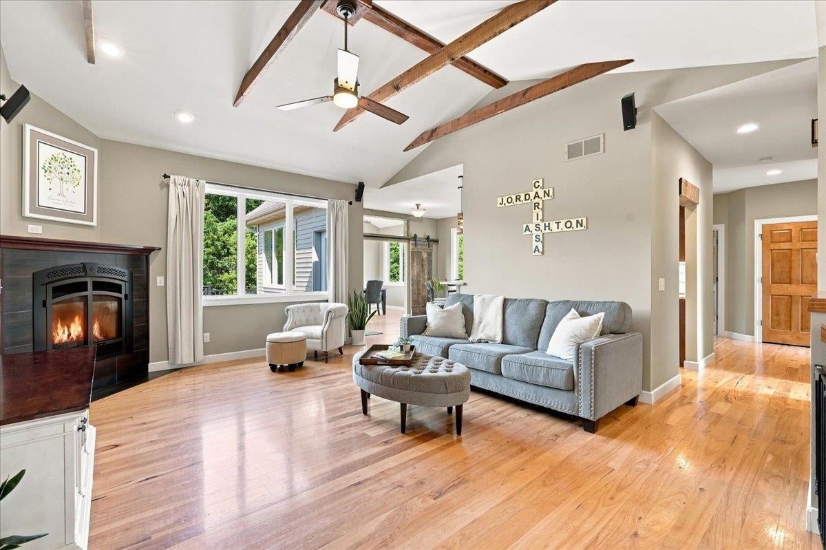 W6832 FARMERS GROVE Road