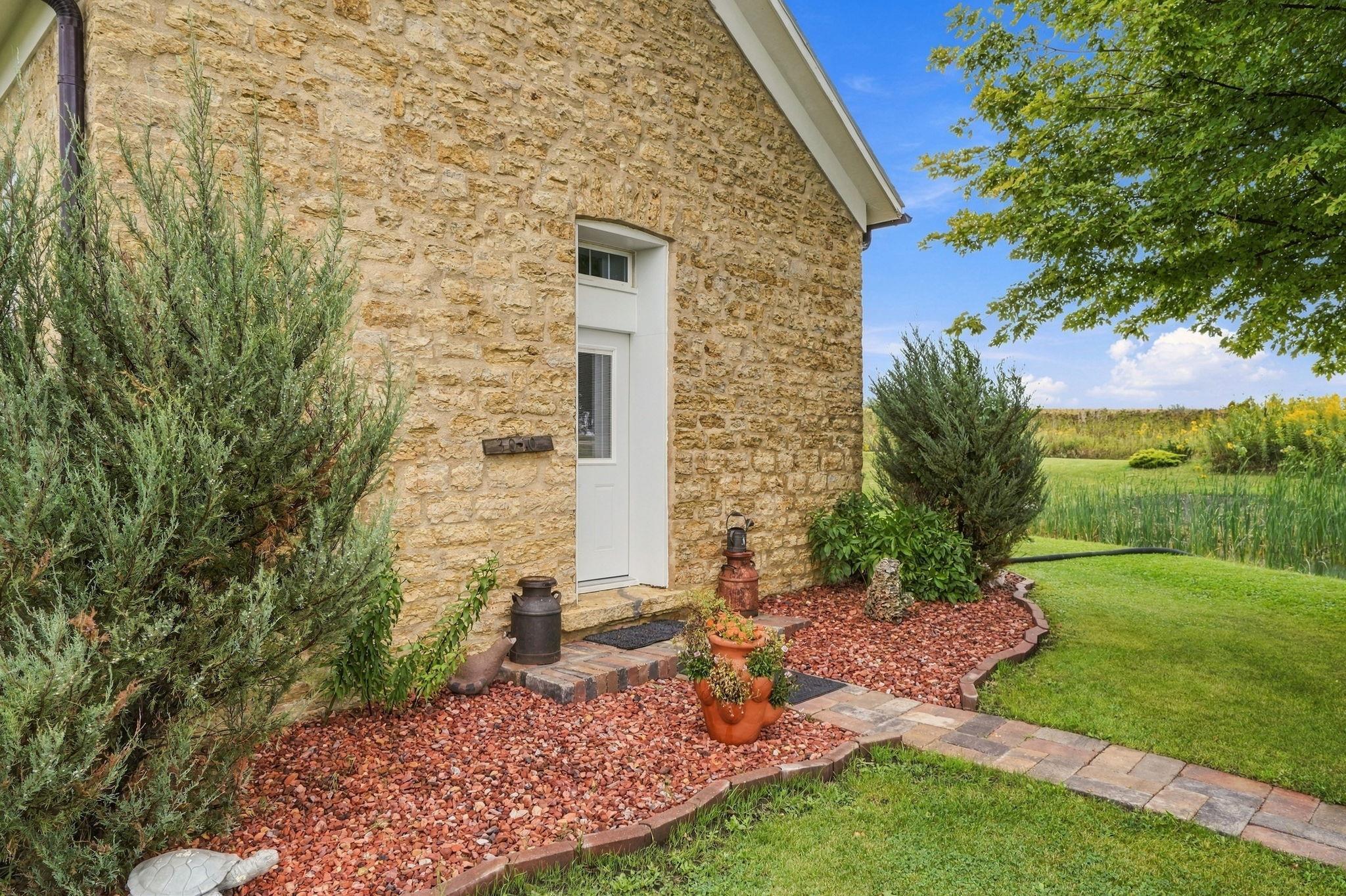 3010 County Road U Road