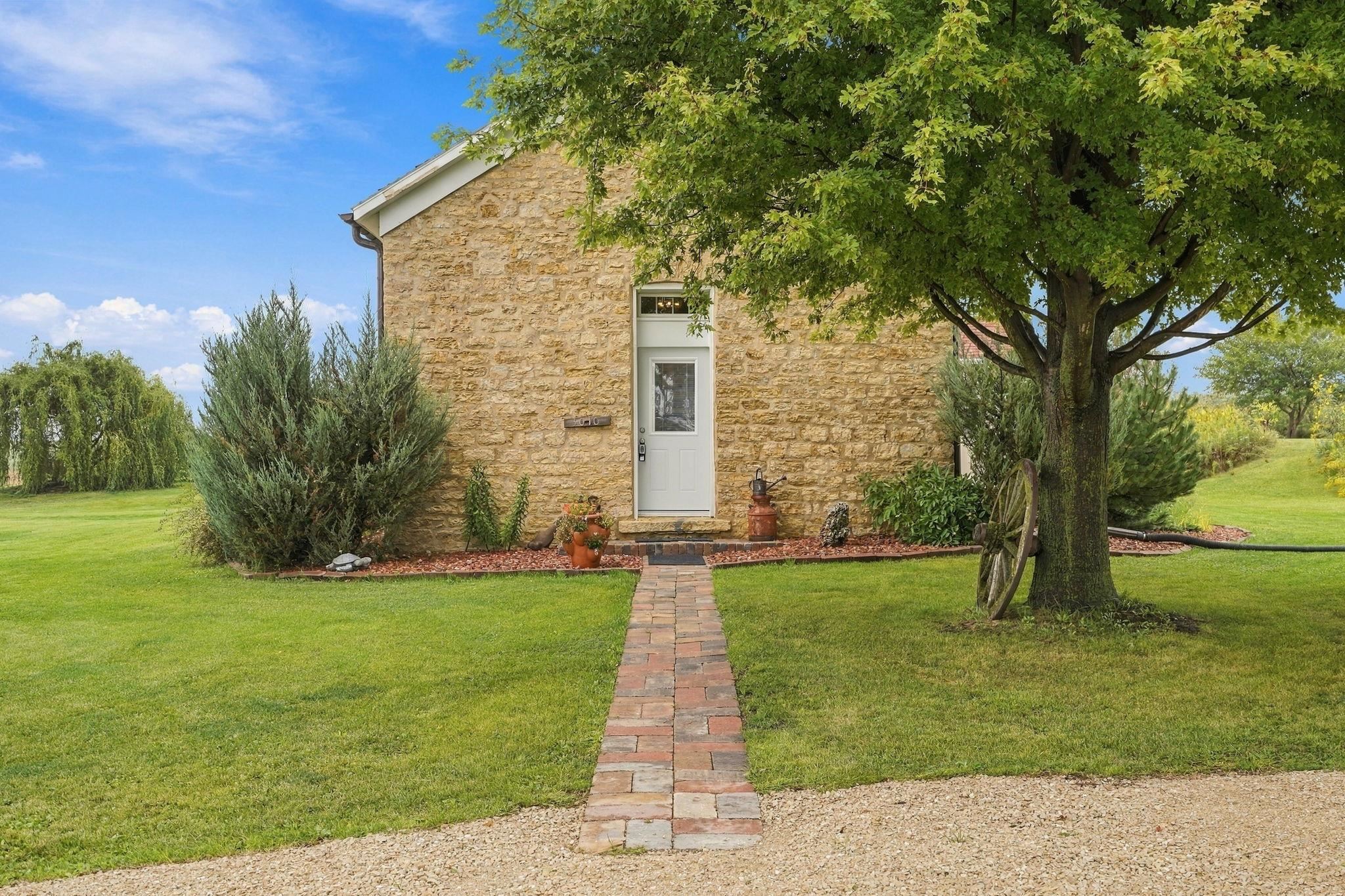 3010 County Road U Road