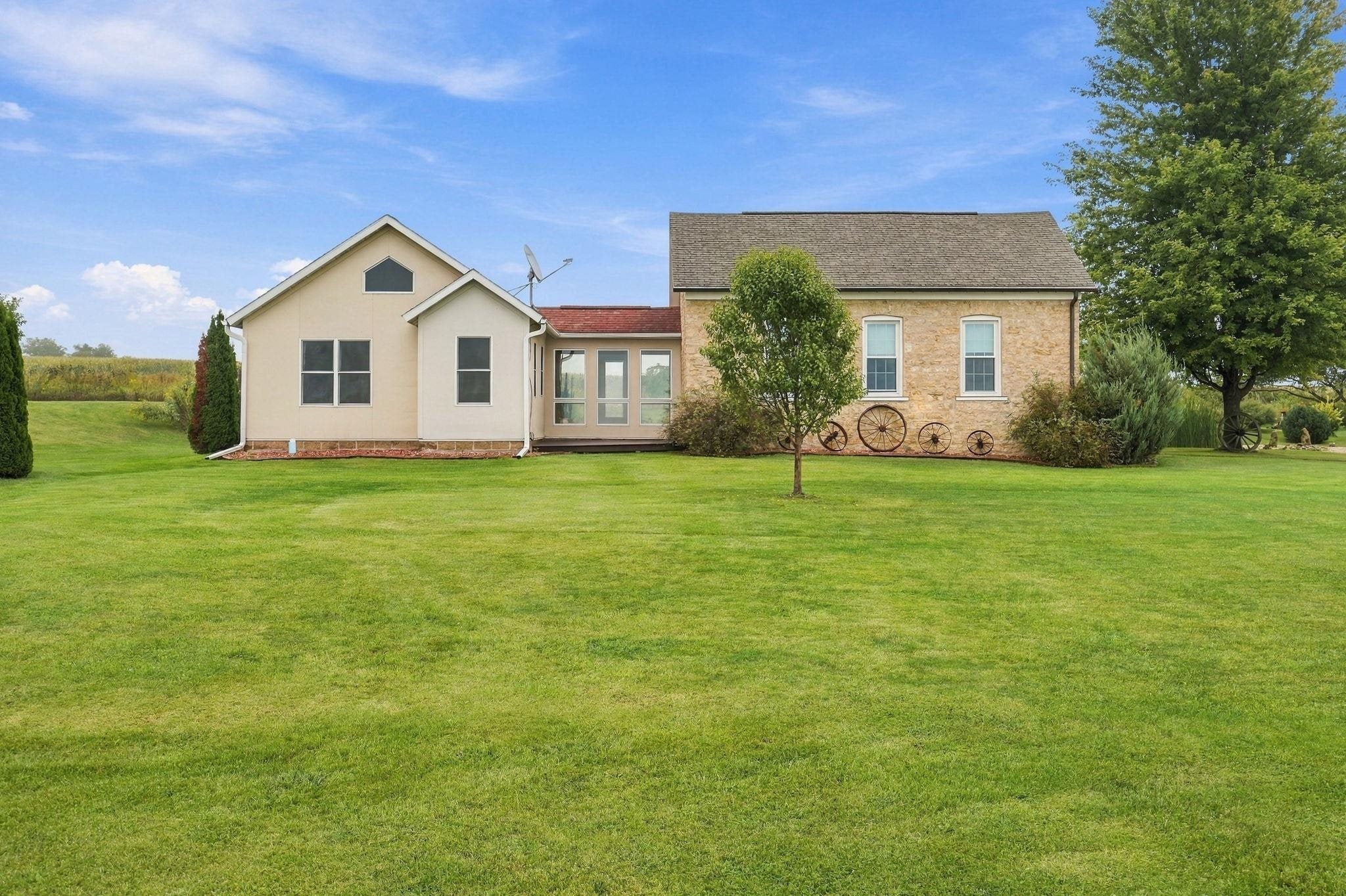3010 County Road U Road