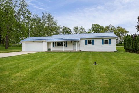 Photo of 10266 N Amber Trail, Edgerton, WI 53534 (MLS # 2024247)