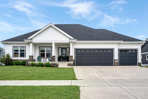 Photo of 822 Ronald Overlook, Waunakee, WI 53597 (MLS # 2025914)
