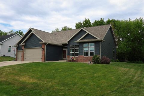 Photo of 1013 E Superior Drive, Edgerton, WI 53534 (MLS # 2024150)