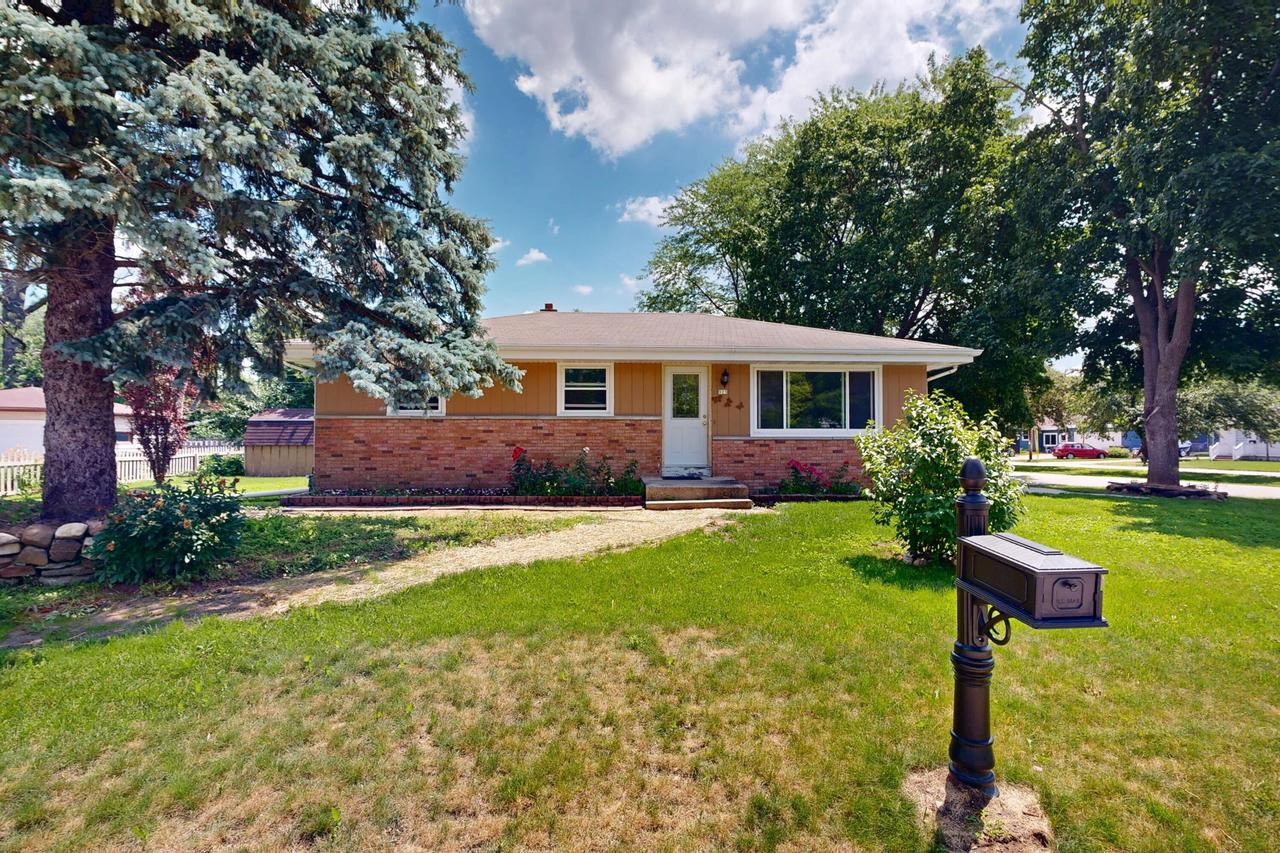 Photo 1 of 24 — 923 Gail Place, Fort Atkinson, WI 53538