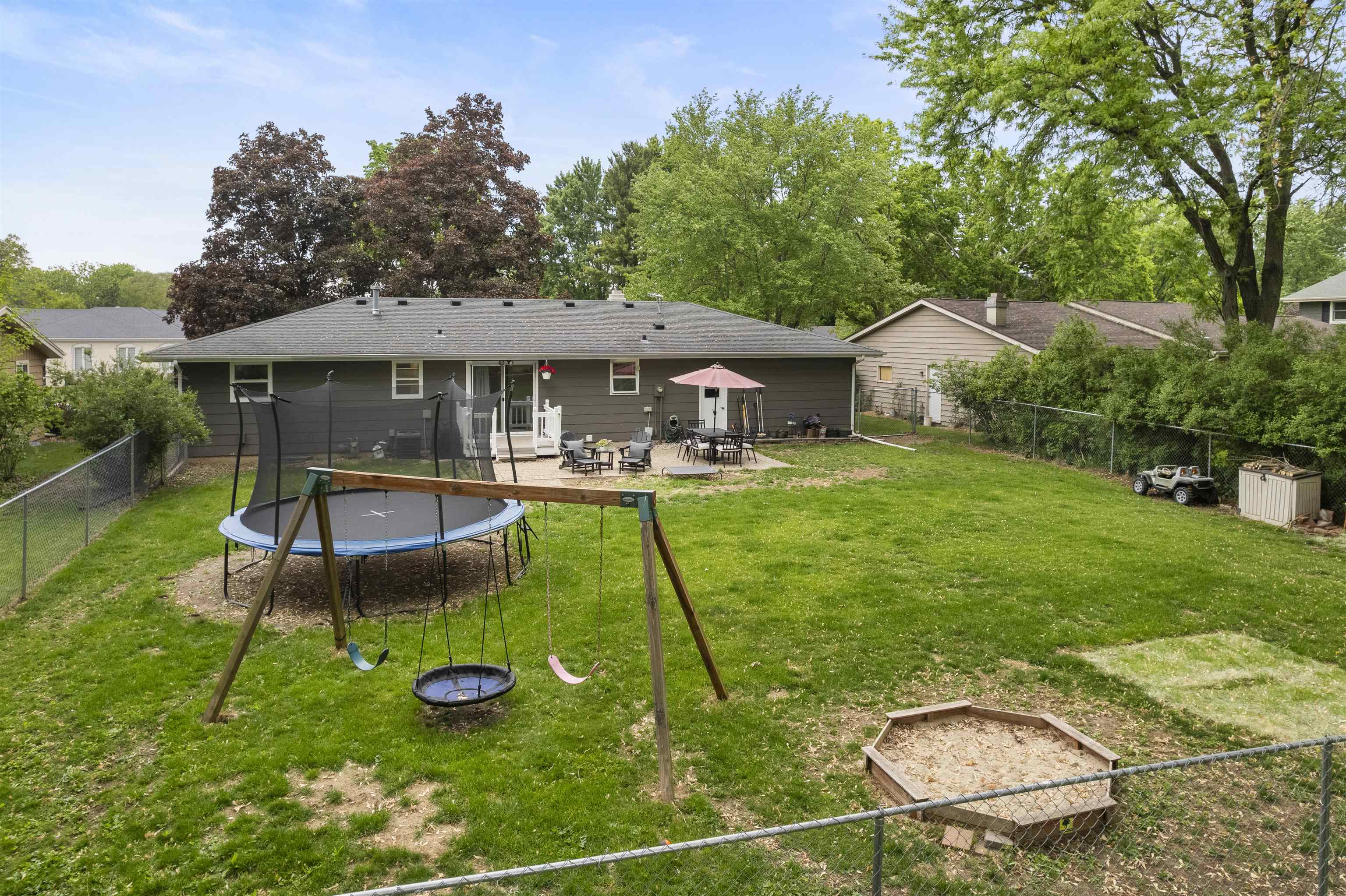 Janesville, Wisconsin 53546, United States, 3 Bedrooms Bedrooms, ,2 BathroomsBathrooms,Residential,Active,184656