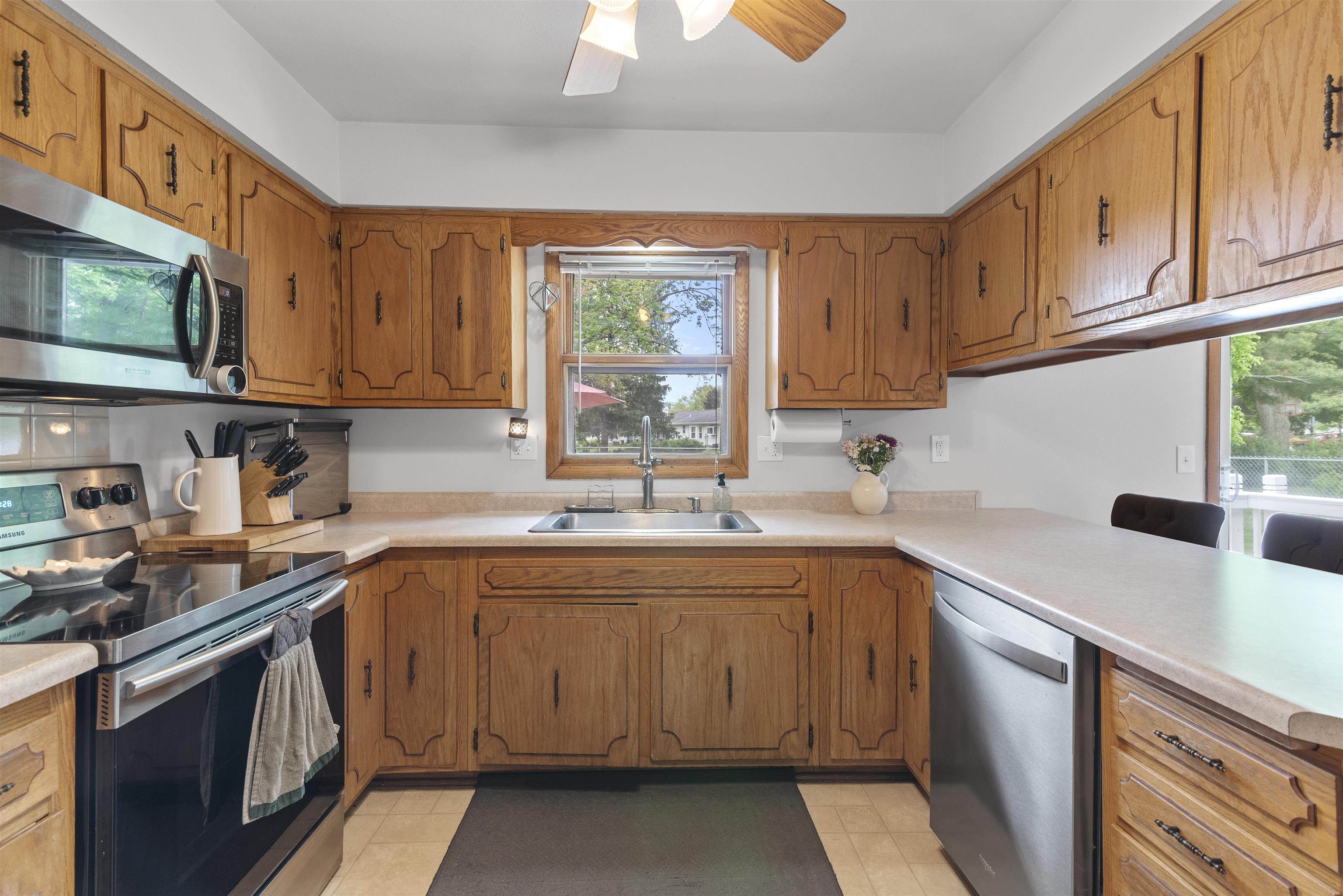 Janesville, Wisconsin 53546, United States, 3 Bedrooms Bedrooms, ,2 BathroomsBathrooms,Residential,Active,184656