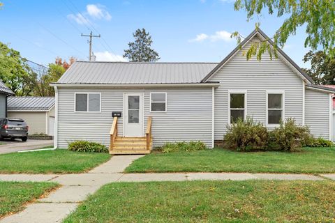 Photo of 610 Ash Street, Baraboo, WI 53913 (MLS # 2011244)