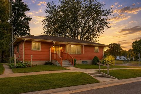 Photo of 826 W Franklin Street, Portage, WI 53901 (MLS # 2023680)