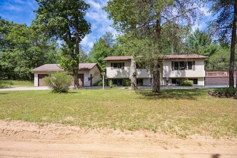 Photo of 915 Deerborn Avenue, Friendship, WI 53934 (MLS # 2026631)