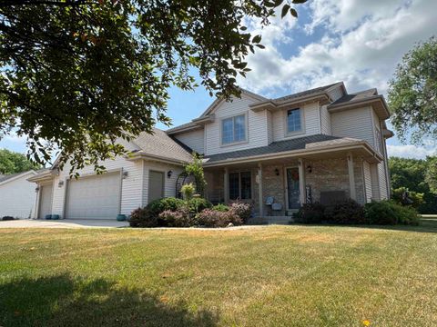 Photo of 642 E Waterford Drive, Beloit, WI 53511 (MLS # 2028606)