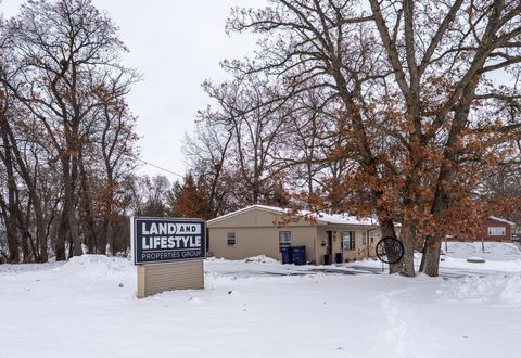 Photo of 4256 Fox Hills Court, Janesville, WI 53546 (MLS # 2013580)