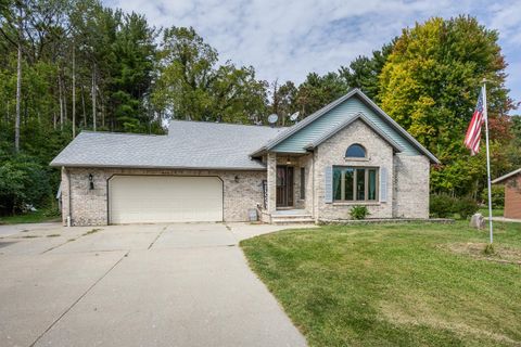 Photo of N7811 Kettle Moraine Drive, Whitewater, WI 53190 (MLS # 2009683)